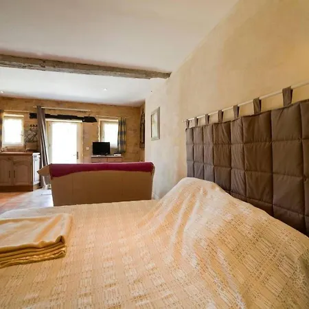 Les Milandes In By Interhome